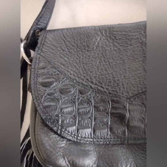 Black, 100% Leather, Cross Over, Fringe, Flap, Magnetic Closure, Silver Hardware - Picture 3 of 12